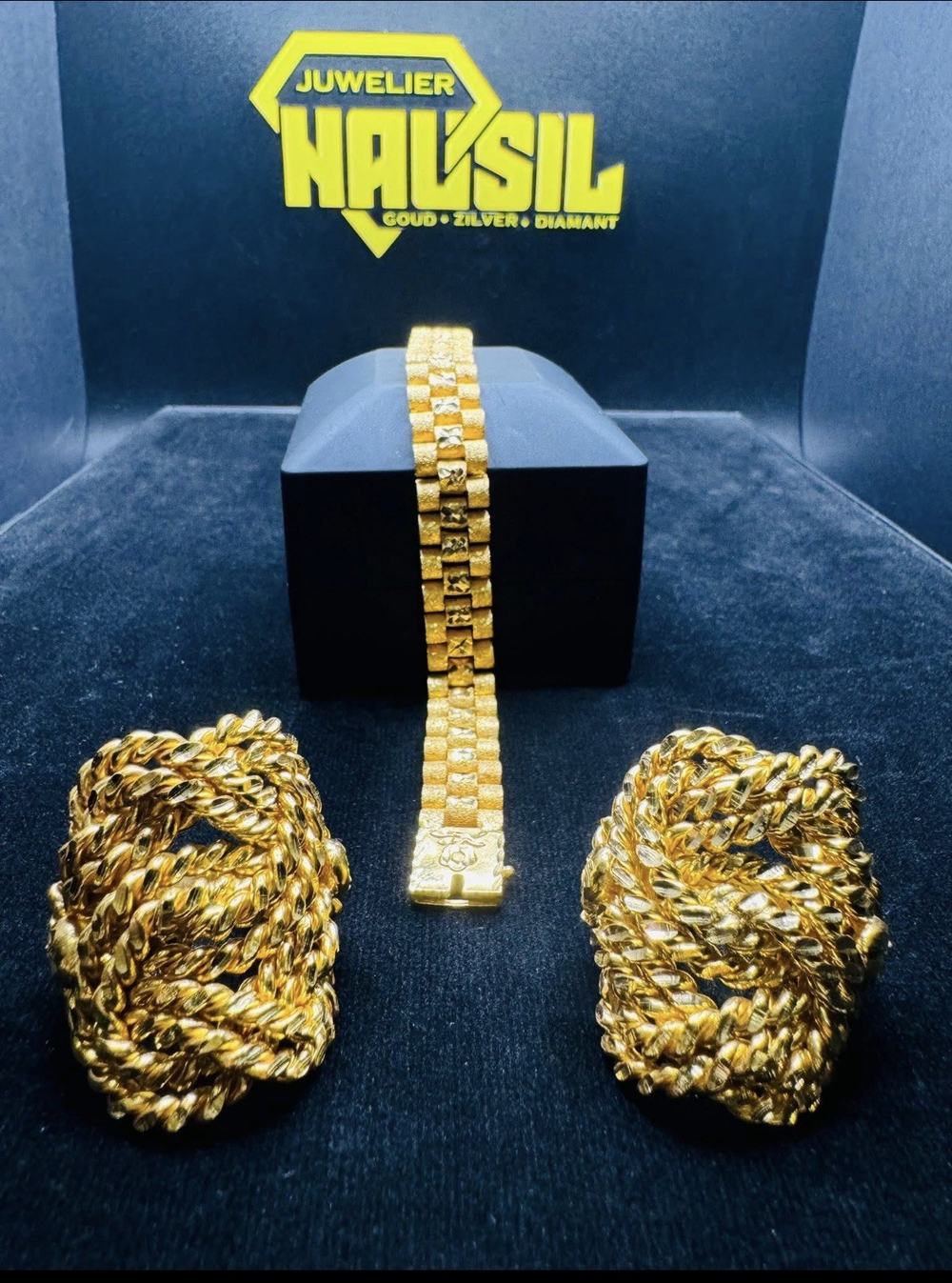 Gouden touwarmbanden en armband